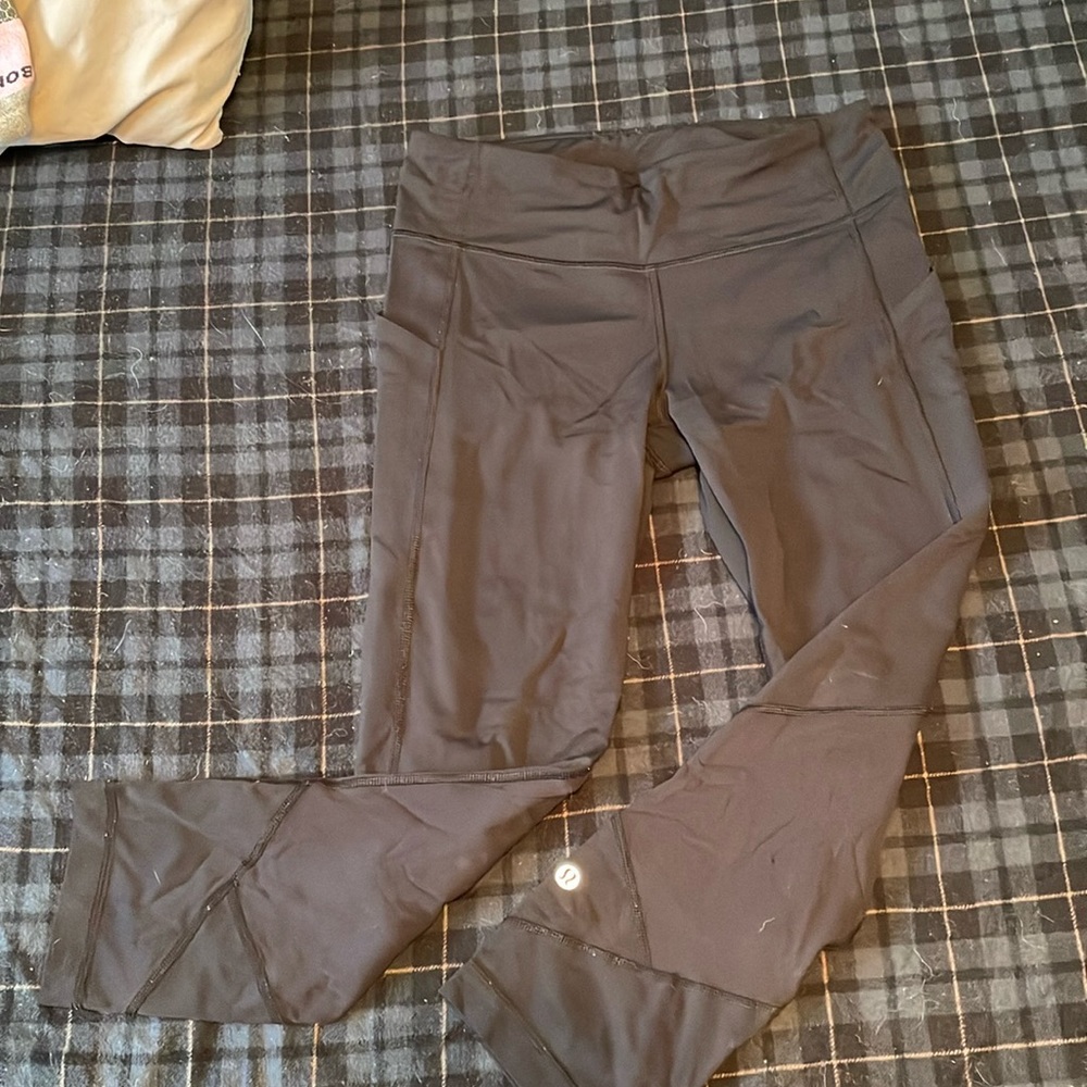 Black Lululemon Pace Rival Crop legging 23” size 6 with pockets